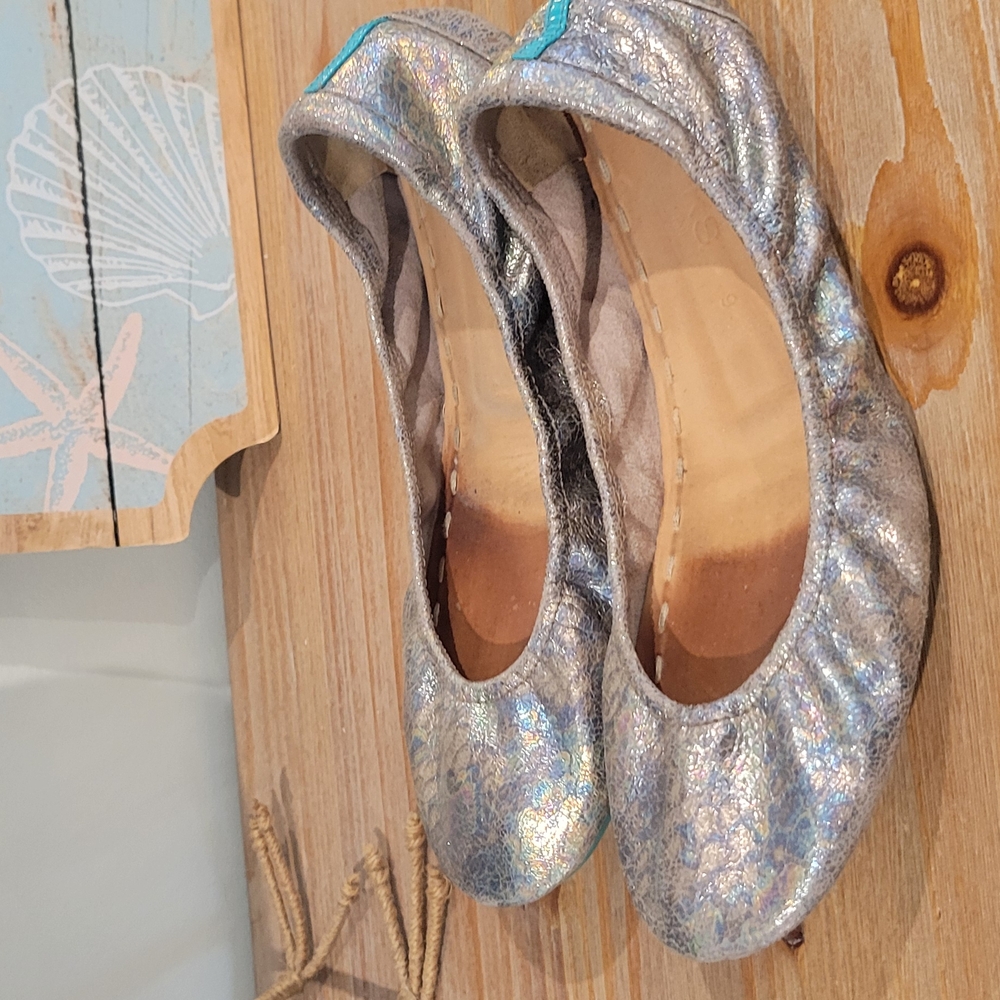 Limited Release - No Longer Available - Love Potion Tieks Size 9 - Iridescent - Picture 7 of 10